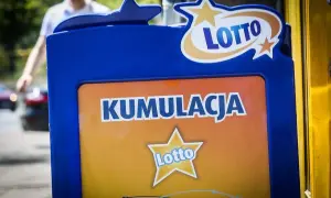 Tablica Lotto z napisem "Kumulacja" i logo. Zastanawiasz się nad koszt uzyskania zezwolenia na loterię z nagrodami o dużej wartości?