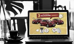 Na ekranie laptopa reklama loterii z samochodami Toyota. Czy loterie z samochodami w internecie są w pełni legalne w Polsce? Sprawdź!