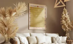 Plakat "100 książek do przeczytania" z polami do zdrapania, niczym zdrapka lotto, zachęca do odkrywania liter i nagród.