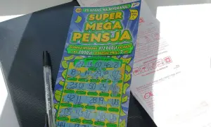 Zdrapka "Super Mega Pensja" z widocznymi wygranymi. Dowiedz się, ile kosztuje zdrapka ekstra pensja i jakie są szanse na wygraną.