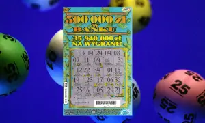 Zdrapka z wygraną i kulki lotto. Zastanawiasz się, w co inwestować pieniądze po wygraniu miliona w zdrapkę?