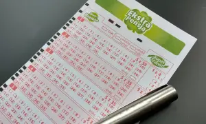 Kupon loterii "Ekstra Pensja jak grać". Widoczne pola do zaznaczenia liczb i opcji gry.