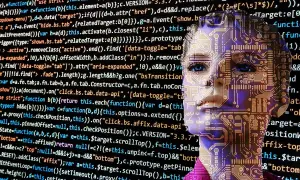 Psychologia gracza: dlaczego kupujemy losy, mimo że szanse są niskie? Obraz przedstawia twarz z elementami kodu i obwodów.