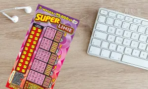 Zdrapka "Super Linie" z klawiaturą i słuchawkami. Szukasz szczęścia?