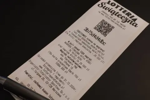 Kupon loterii świątecznej z kodem QR do rejestracji. Szansa na wygranie Volvo XC60 i innych nagród.