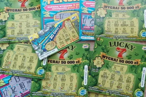 Kiedy nowe zdrapki! Stos losów "Lucky 7" i "Vabank" z szansą na wygrane 50 000 zł i 20 000 zł.