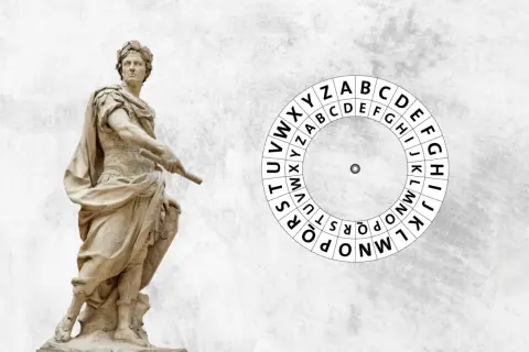 Rzymski posąg i koło szyfrujące. Kryptografia dla początkujących: jak złamać prosty szyfr Cezara.
