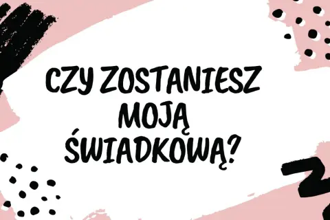 Pytanie "Czy zostaniesz moją świadkową?" na różowym tle z czarnymi wzorami. Idealne na zdrapkę z pytaniem do przyszłej świadkowej.