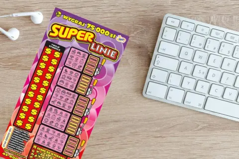 Zdrapka "Super Linie" z klawiaturą i słuchawkami. Szukasz szczęścia?