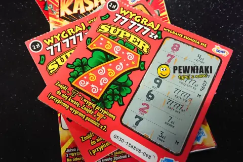 Zdrapki "Super 7" i "Pewniaki" – czy które zdrapki mają jeszcze główne wygrane? Szczęśliwe siódemki i uśmiechnięte buźki czekają na odkrycie.
