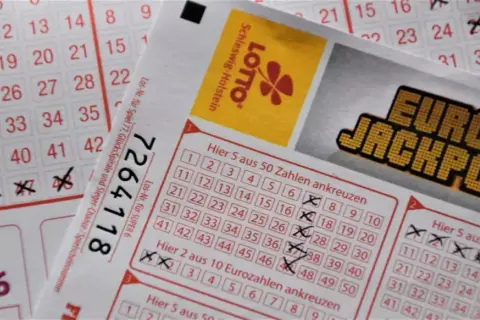 Gdzie wymienić zdrapki lotto? Sprawdź, gdzie odbierzesz wygraną
