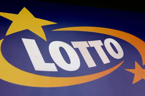 Logo LOTTO. Aplikacja lotto jak wypłacić dużą wygraną bezpośrednio na konto.