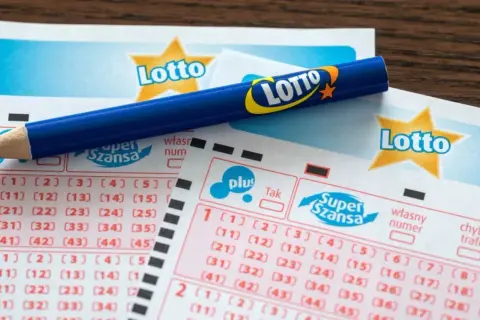 Ołówek na kuponach Lotto. Czy metoda chybił trafił czy skreślanie własnych liczb wygrywa częściej?
