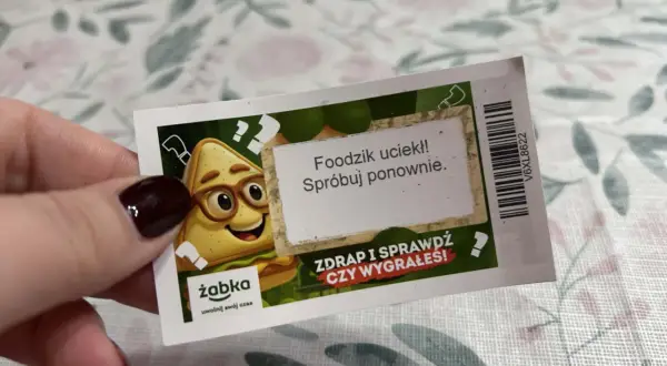 Zdrapka z Żabki z zabawnym "foodzikiem". Nie wygrałem, ale ciekawość, ile kosztują zdrapki w Żabce, pozostała.