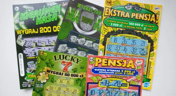 Kupno zdrapek: czy sprzedawca może zażądać dowodu? Na zdjęciu kilka zdrapek Lotto z różnymi nagrodami, np. "Kierunek Kasa", "Na tropie", "Ekstra Pensja".