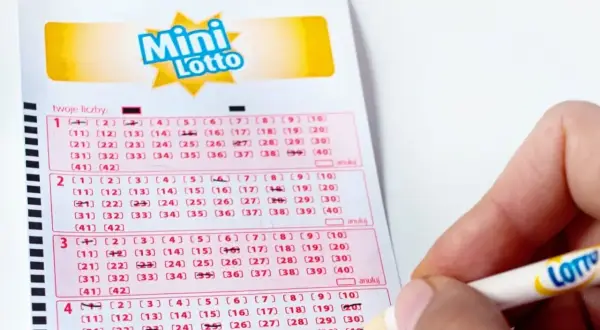 Na kuponie Mini Lotto zaznacza się liczby. W tej grze losuje się 5 z 42 liczb.