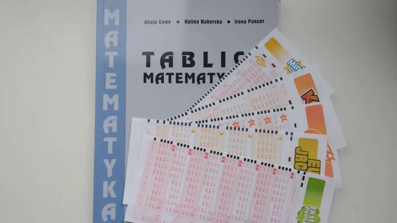 Matematyka i losowanie liczb, by wygrać ekstra pensję.
