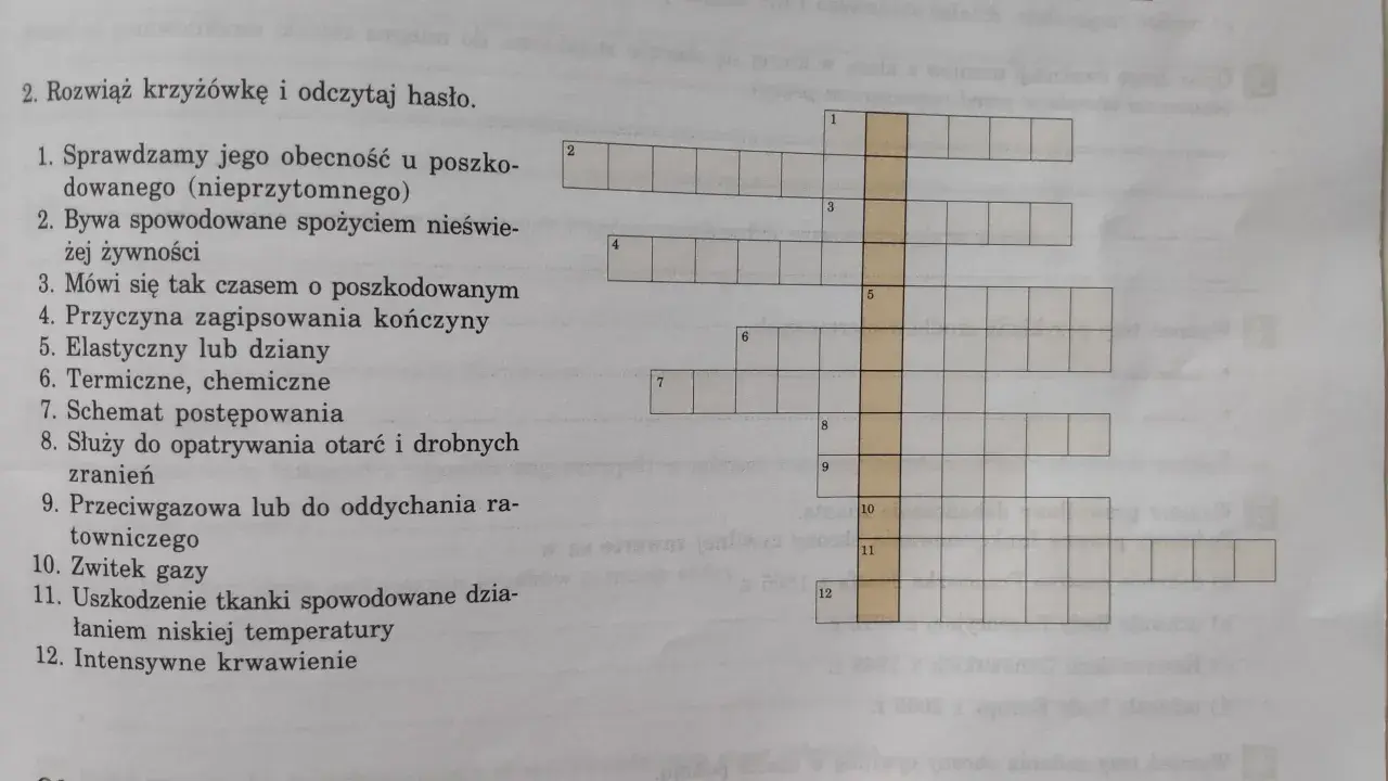 Krzyżówka z pytaniami o pierwszą pomoc. Wydawnictwa powinny uważać na błędy merytoryczne w takich publikacjach.