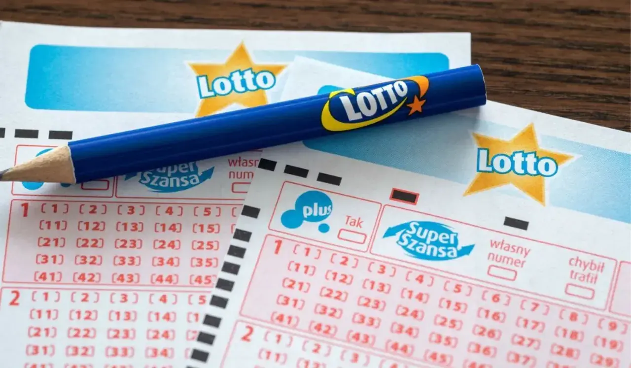 Ołówek na kuponach Lotto. Czy metoda chybił trafił czy skreślanie własnych liczb wygrywa częściej?