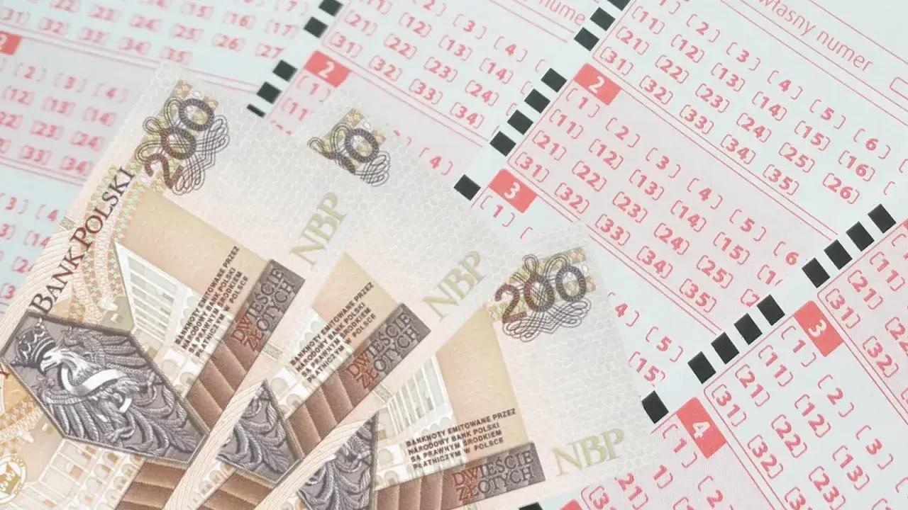 Kupony lotto i banknoty 200 zł. Czy to szczęśliwy dzień na sprawdzenie kuponu lotto?