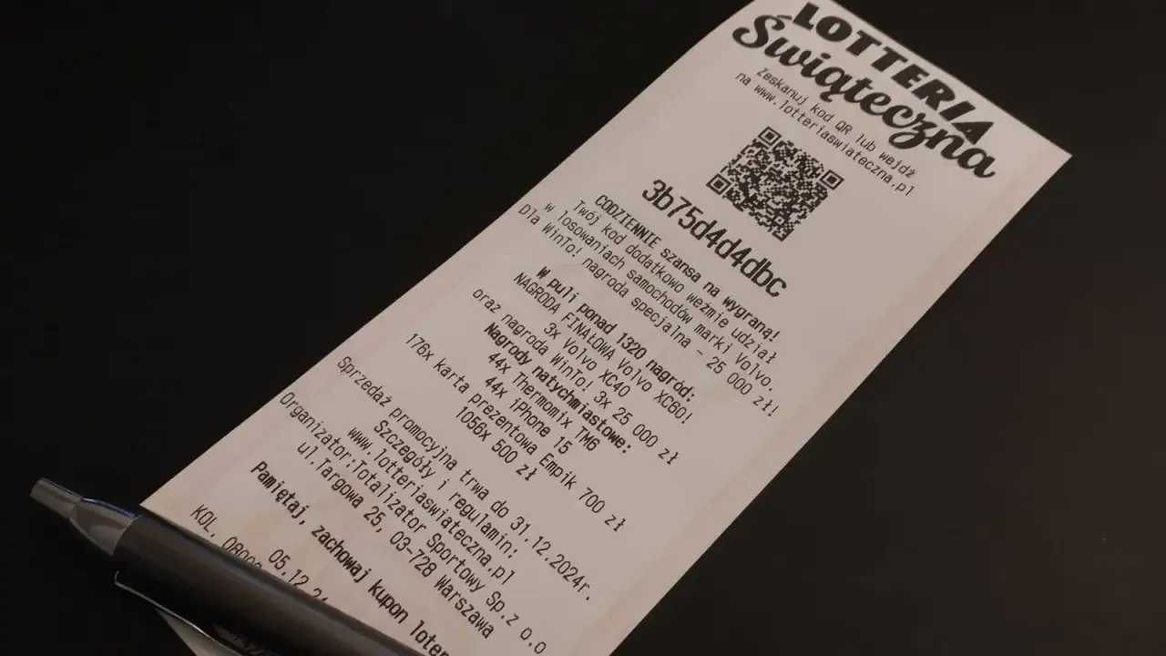 Kupon loterii świątecznej pl z kodem QR i informacją o nagrodach: Volvo XC40, iPhone 15, Thermomix.