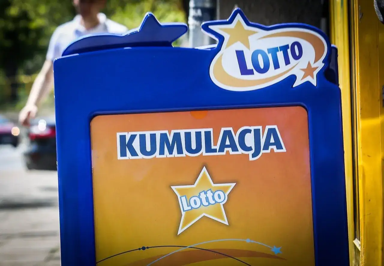 Tablica Lotto z napisem