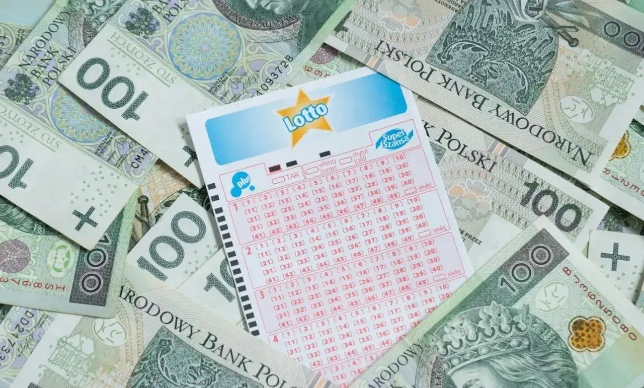 Kupon Lotto i polskie banknoty 100 zł. Zastanawiasz się, lotto ile jest do wygrania?