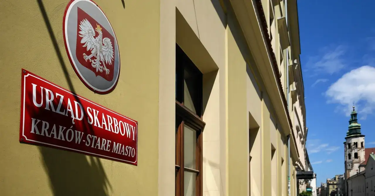 Tablica Urzędu Skarbowego Kraków-Stare Miasto. Wygrana w lotto to darowizna dla rodziny, ale zgłoszenia do US i limity są ważne.