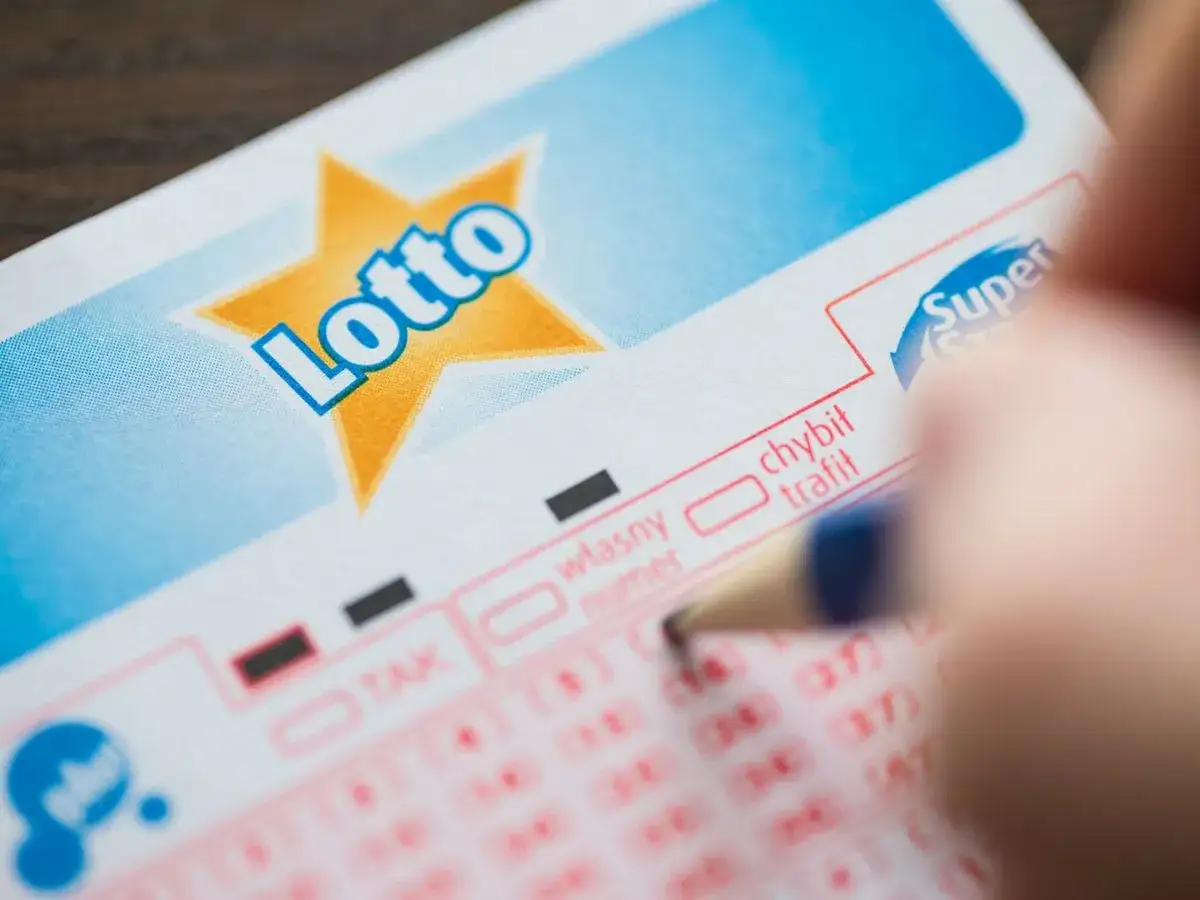 Grając w Lotto, zastanawiasz się nad anonimowością po wygranej? Jak chronić dane osobowe, by cieszyć się wygraną bez stresu.