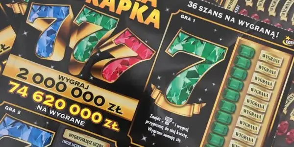 Zdrapki z cyfrą 7 i klejnotami. Obrazek symbolizuje pułapkę psychologiczną graczy, gdzie wymiana wygrywającej zdrapki na nowe losy kusi nadzieją na większą wygraną.