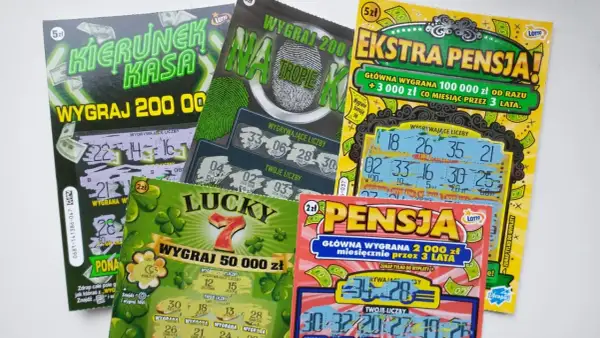 Kupno zdrapek: czy sprzedawca może zażądać dowodu? Na zdjęciu kilka zdrapek Lotto z różnymi nagrodami, np. "Kierunek Kasa", "Na tropie", "Ekstra Pensja".