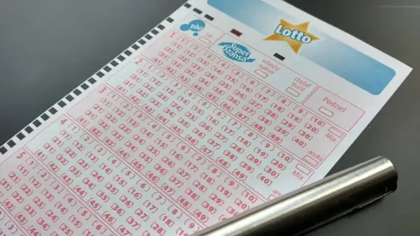 Kupon Lotto z polami do zaznaczenia liczb. Czy można zagrać w lotto plus na liczby inne niż te w zakładzie lotto do którego opcja plus została dodana?
