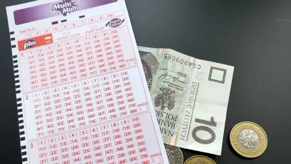 Kupon lotto Multi Multi i polskie banknoty oraz monety. Szybkie sprawdzanie zdrapek online to marzenie gracza.