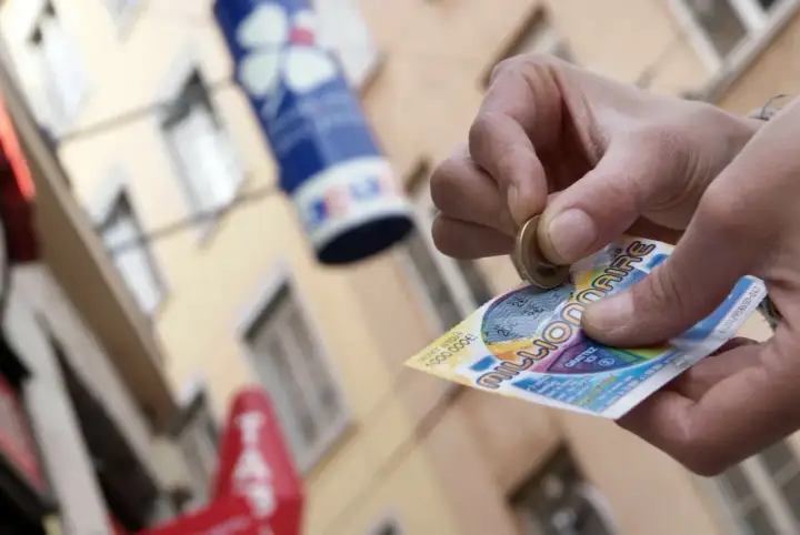 Jak odebrać wygraną ze zdrapki? - Gdzie i jak wypłacić pieniądze?